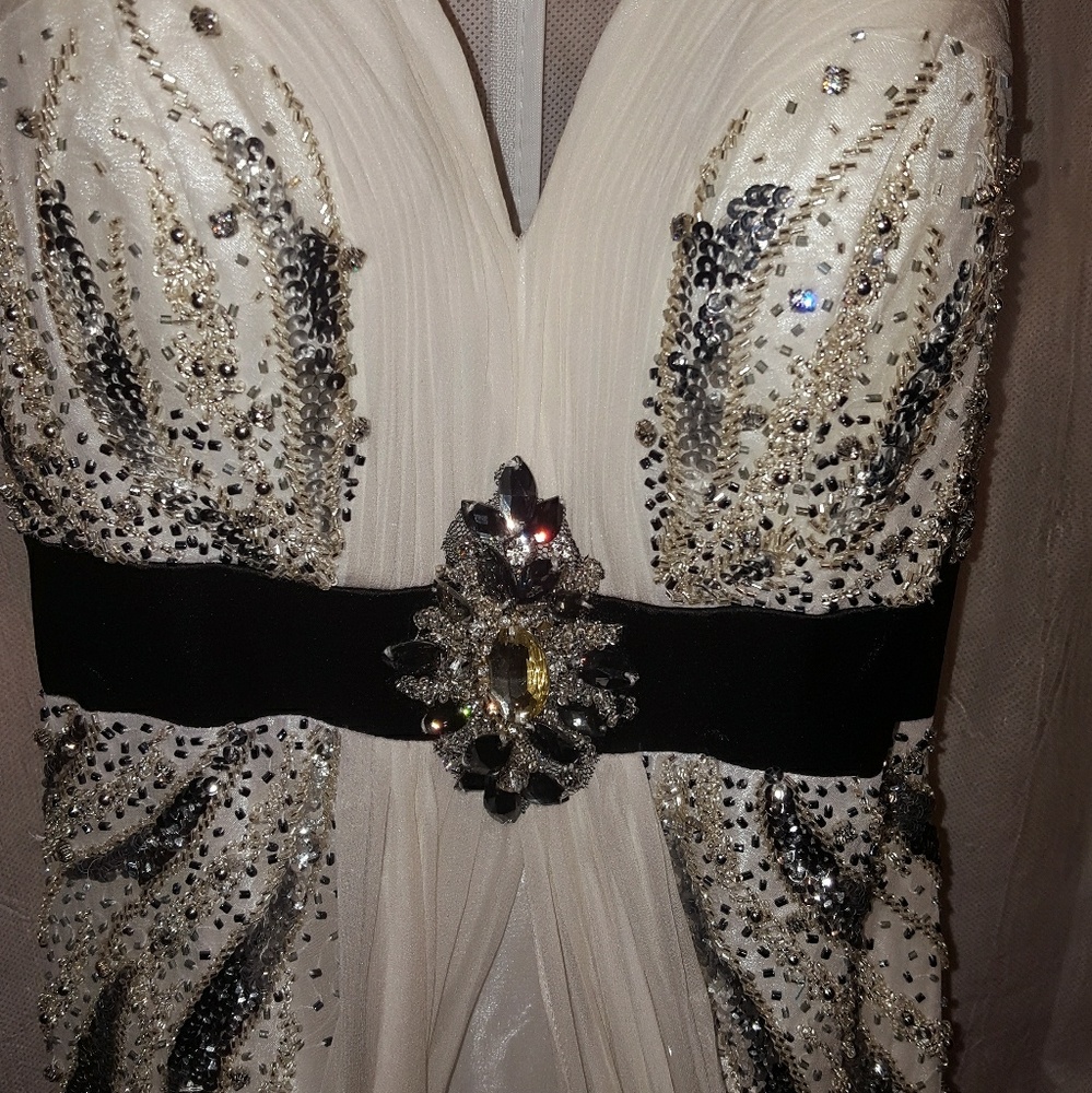 Formal dress size 2 - Picture 3 of 3